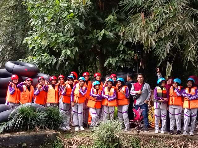 Kegiatan outbond SMK Wijayakusuma Jatilawang